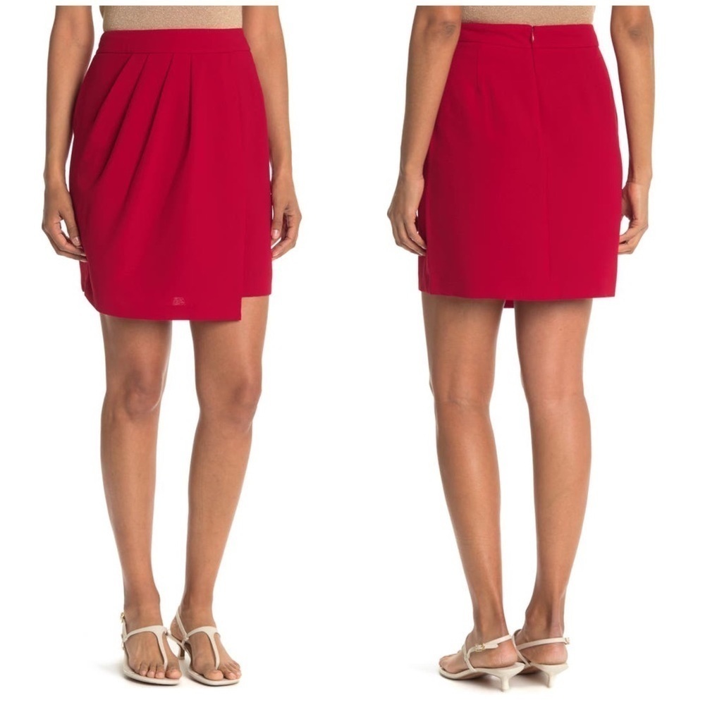 CLUB Monaco Benellie Pleated Skirt in Gypsy Red